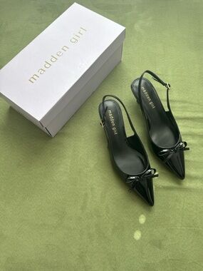 Madden Girl Black Patent Pointed Slingback Pumps 6.5